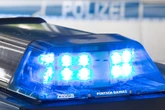 Schlimmer Unfall in Dresden: Junge Frau tritt auf Straße und wird von Opel-Fahrer übersehen