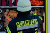 Geparktes Auto steht lichterloh in Flammen - Brandstiftung möglich
