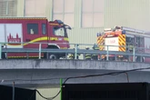 Brand in Müllheizkraftwerk löst Großeinsatz aus: Feuerwehr hat Probleme beim Löschen