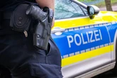 Bewaffneter Überfall in Schnellimbiss: Polizei fahndet im Kreis Karlsruhe