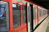 Nachts in fahrender S-Bahn: 20-Jährige von Mann sexuell belästigt