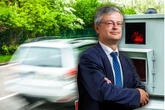 Mit Handy am Steuer erwischt oder zu schnell? "Blitzanwalt" sagt Bußgeldern den Kampf an