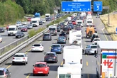 Langer Stau: A3 bei Leverkusen nach Unfall voll gesperrt