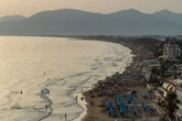 Urlauberin verschwindet spurlos am Strand, während Mann schläft