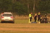 Mann stürzt mit Gleitschirm über Flugplatz ab und stirbt