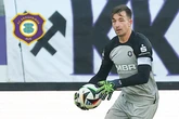 Bei Zeitspiel Ecke: Aue-Keeper Männel von neuer Regel erwischt