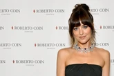 Dakota Johnson gesteht bizarre Rache: Gorilla-Kot per Post verschickt