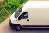 Plötzlicher Diebstahl: Mitarbeitern wird Fahrzeug während der Arbeit geklaut