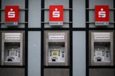 Einbruch in Sparkasse: Täter verschaffen sich Zutritt zu Tresorraum
