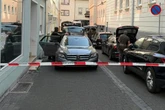 37-Jähriger greift Polizisten an und verschanzt sich in Wohnung - SEK muss anrücken