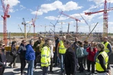 Nachbarn zu Besuch auf Dresdens Mega-Baustelle: Sie wohnen bald neben Europas größter Chipfabrik