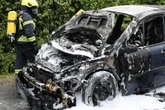 Autobahnzubringer zur A72 voll gesperrt: Renault komplett ausgebrannt