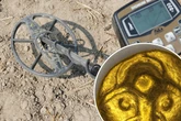 2200 Jahre alt: Hobby-Schatzsucher findet Prunkstück auf sächsischem Feld