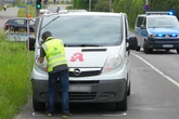 Heftiger Unfall in Leipzig: Transporter verletzt Frau und Kind schwer