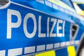 Zeugen hörten mitten in der Nacht lauten Knall: Explosion vor Wohnhaus
