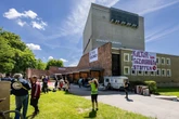 Zwei Wochen nach der Besetzung: Dialog zum Schauspielhaus kommt nicht recht in Gang