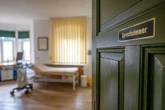 Schwere Vorwürfe gegen Arzt: Hat er Patientinnen missbraucht und heimlich gefilmt?