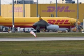 Notdienst für Blutkonserven und Medikamente: Am DHL Drehkreuz in Leipzig stehen die Bänder still