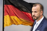 Debatte um Nationalhymne artet aus: AfD-Politiker will auch Nazi-Strophe wieder singen