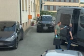 Heftiger Streit endet tödlich: 25-Jährige soll Mann (†31) in seiner Wohnung erstochen haben