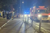 Streit vor Supermarkt eskaliert: Mann mit Reizgas attackiert und niedergestochen