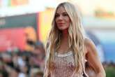 42 und kein bisschen prüde: Sienna Miller sorgt im Nackt-Dress für Begeisterung