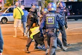 Beamte bei Anti-Kriegs-Demo in Köln verletzt: Polizei setzt nach Angriffen Schlagstöcke ein