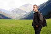 So sieht man Michi Mohr von den "Rosenheim-Cops" auch nicht jeden Tag