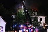 Leerstehende Villa brennt nachts lichterloh