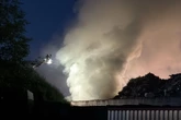 Rauchsäule über Schwandorf: Nina und Katwarn warnen vor Brand bei Entsorgungsbetrieb