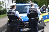 Brutalo-Attacke am helllichten Tag: Jugendgruppe schlägt und tritt auf Mann ein