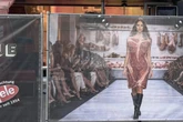 Geschmacklos oder voll ins Schwarze getroffen? Stuttgarter Metzger wirbt mit Fleischkleid