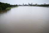 Hochwasser in Dresden: Alarmstufe 3 rückt näher, Stadt muss Schutzwände errichten!