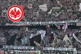 Schikane oder wirklich sinnvoll? Kuriose Einlass-Regel der SGE sorgt für Diskussionen