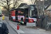 Bus fährt gegen Zaun: Fahrer muss reanimiert werden