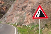 Felssturz! Staatsstraße im Erzgebirge musste voll gesperrt werden