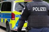 Mann rastet im Drogenrausch aus und beißt Polizisten