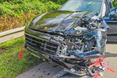 Unfall mit Porsche: Lebensgefährlich verletzter Straßenarbeiter in Klinik geflogen