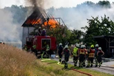 Vollsperrung wegen Feuerwehreinsatz: Brand auf Dreiseitenhof