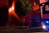 Großbrand in Flüchtlingsheim: Bewohner müssen Gebäude verlassen