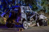 Trümmerfeld auf A4: Familie muss aus Auto geborgen werden