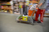 Baumarkt-Diebe beim Klauen erwischt, dann kassiert die Polizei ihre Drogen