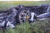 Mit mehr als 200 km/h! Ferrari-Fahrer verliert Kontrolle, Sportwagen brennt komplett aus