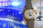 Fette Beute: Räubertrio knüpft Hundertjährigem 40.000-Euro-Uhr ab