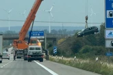 Skoda überschlägt sich auf A2: Beteiligter Lkw haut einfach ab