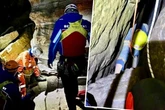 Hilfsaktion in engen Felsspalten: Höhlen-Drama hält Retter stundenlang in Atem