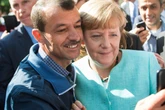 Zehn Jahre nach "Wir schaffen das": Merkel setzt sich für TV-Format mit Flüchtingen zusammen