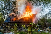 Großeinsatz der Feuerwehr in Buckow: Einfamilienhaus steht in Flammen