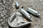 1,7 Tonnen Lachgas in Münchner Lokal sichergestellt