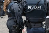 Erschreckender Zwischenfall in Frankfurt: Zwei Menschen beleidigt und angegriffen
